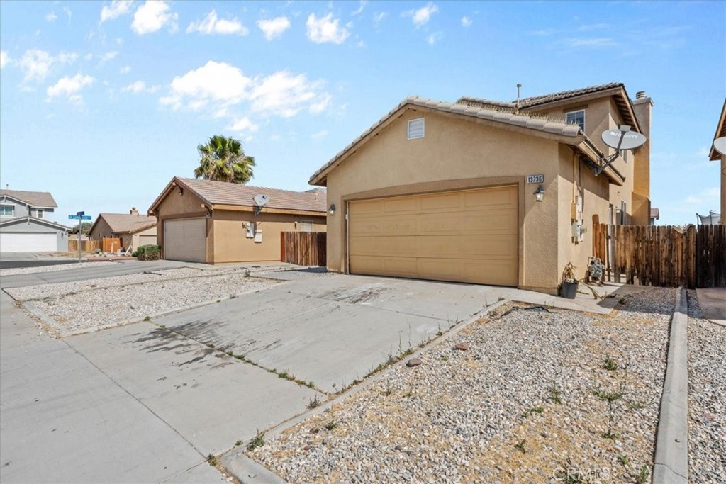 13736 Sunshine Terrace Property Photo 3