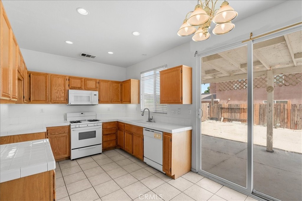13736 Sunshine Terrace Property Photo 13