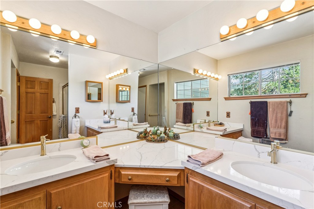 24526 Horst Drive Property Photo 11