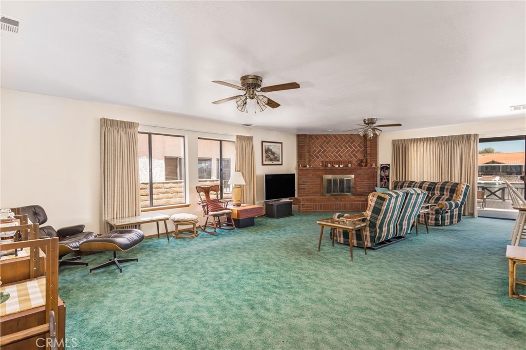 13675 Spring Valley Parkway Property Photo 5