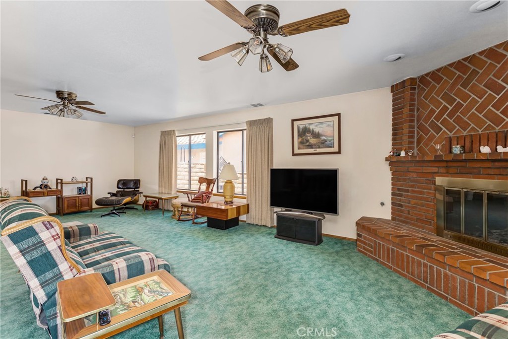 13675 Spring Valley Parkway Property Photo 7