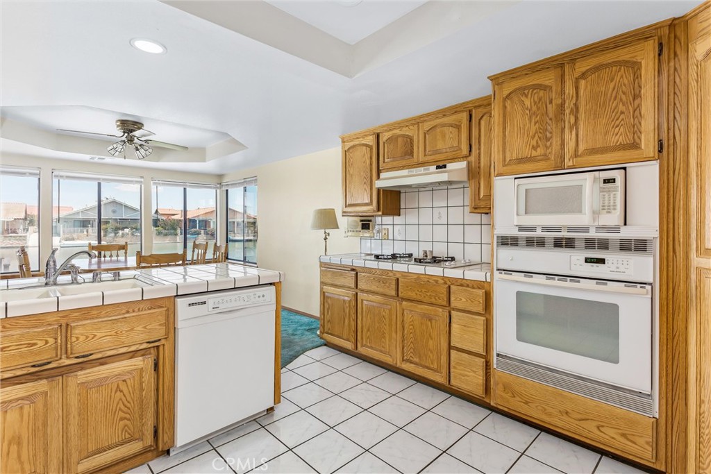 13675 Spring Valley Parkway Property Photo 14