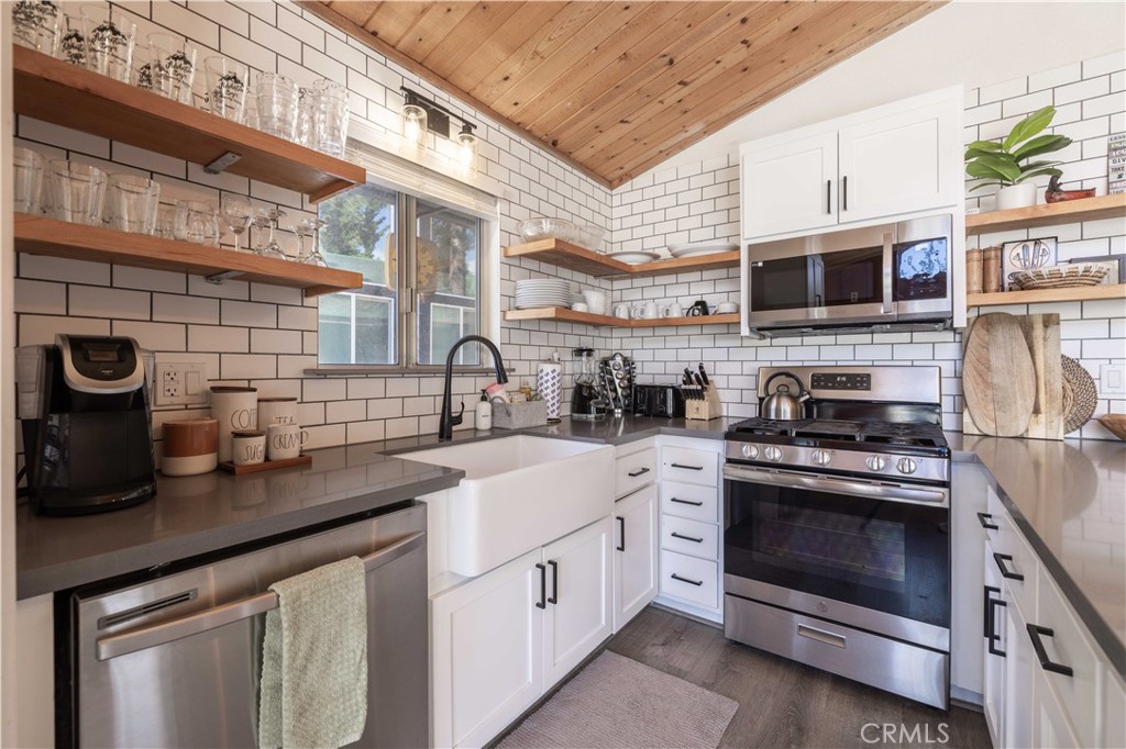 789 Silver Tip Property Photo 13