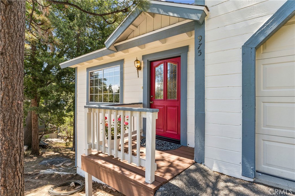 975 Teakwood Drive Property Photo 3