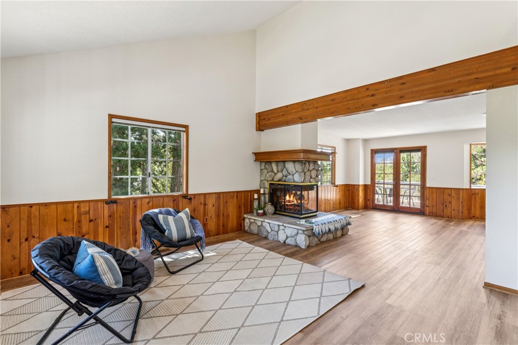 975 Teakwood Drive Property Photo 4