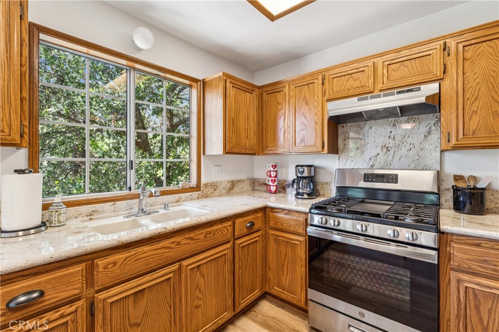 975 Teakwood Drive Property Photo 11