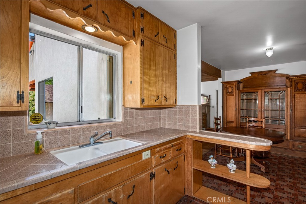 2316 N Orange W Property Photo 14