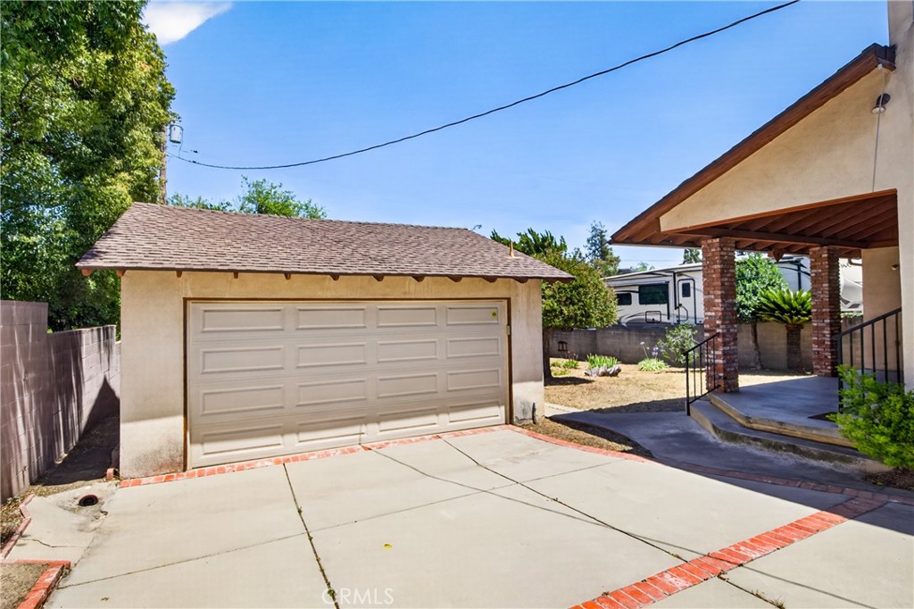 2316 N Orange W Property Photo 29