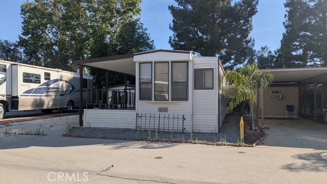 984 Acorn Property Photo 1