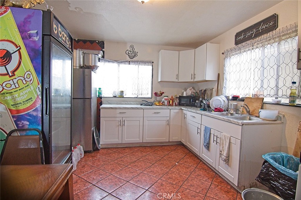 6911 Compton Property Photo 6