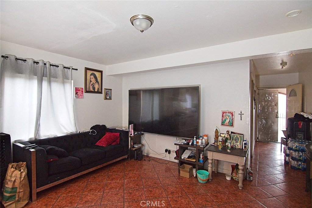 6911 Compton Property Photo 7