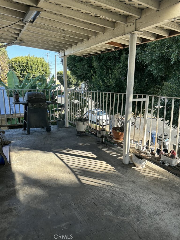 6911 Compton Property Photo 28
