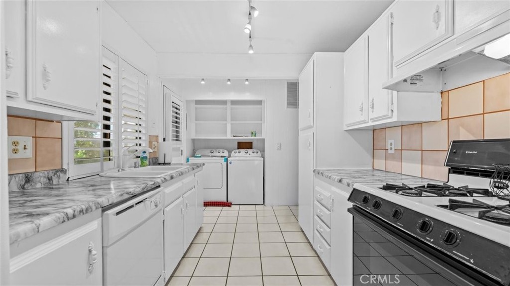1123 Via Grande Property Photo 8