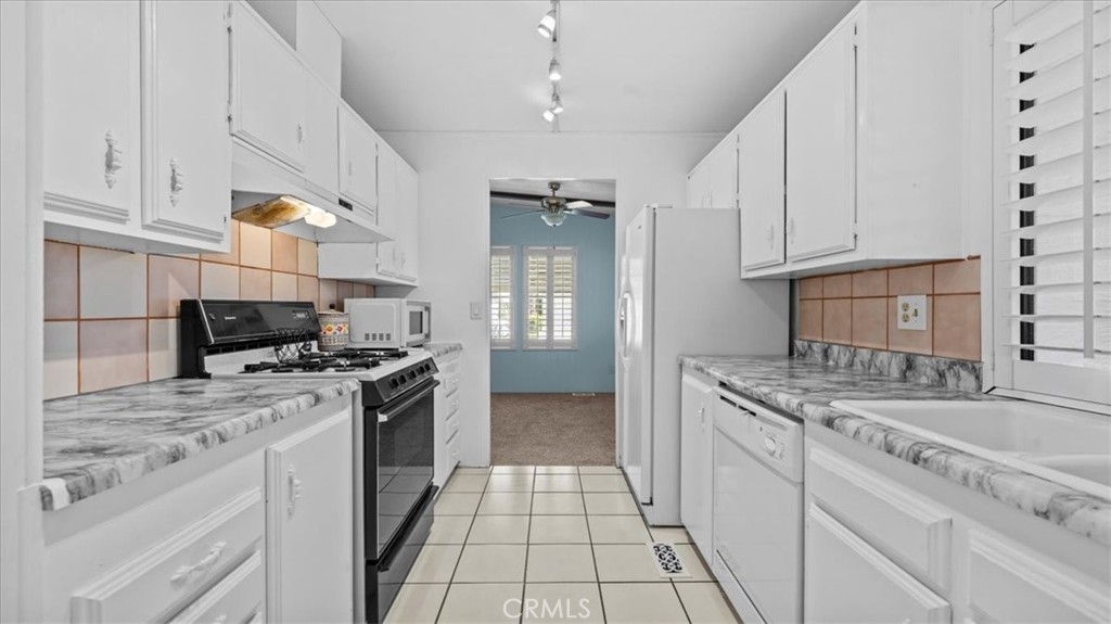 1123 Via Grande Property Photo 10