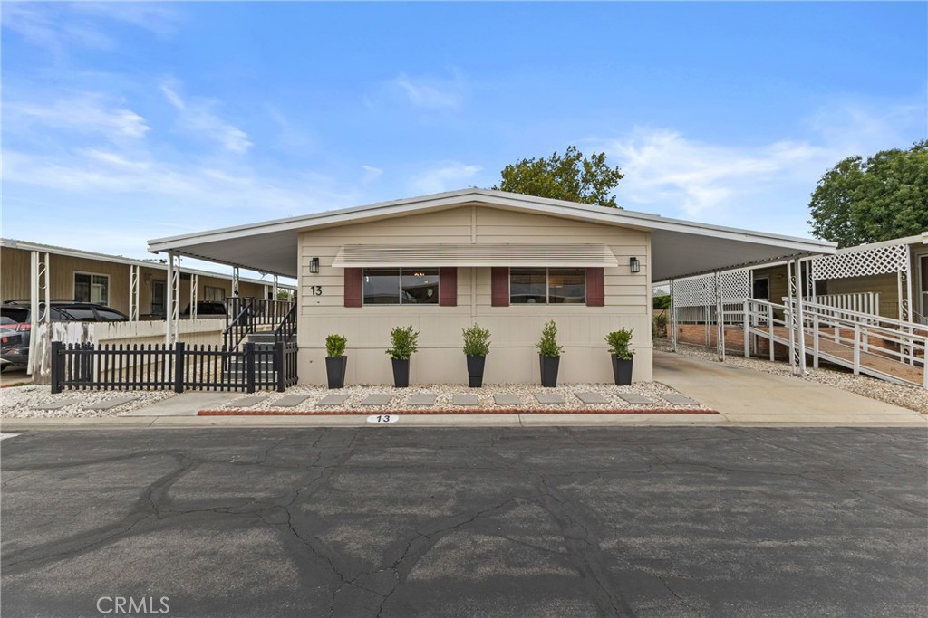 9391 California Ave 13 Property Photo 4