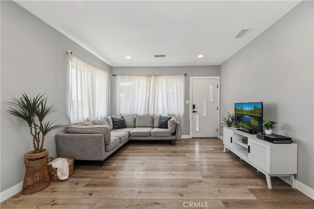 10925 Dalerose Property Photo 7