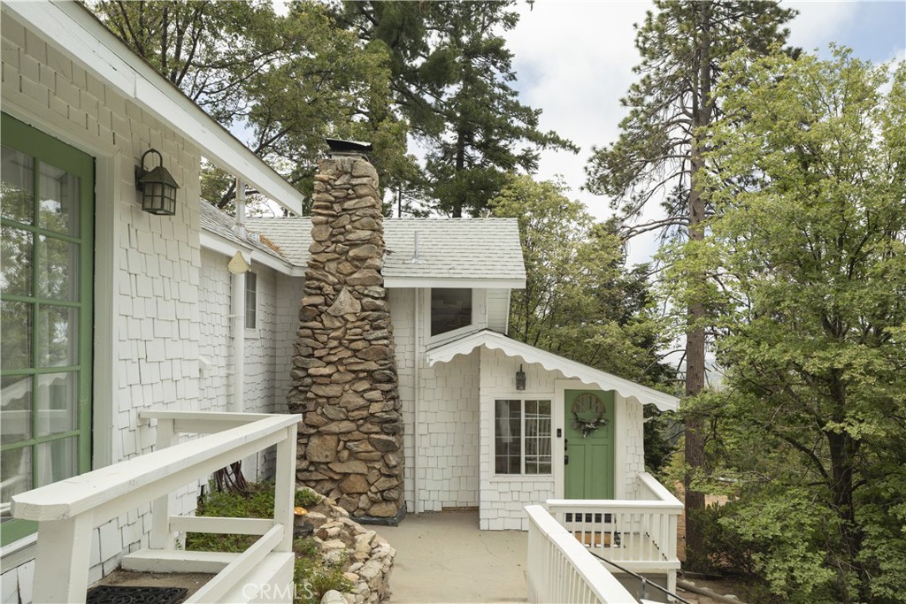 26498 Lake Forest Drive Property Photo 2