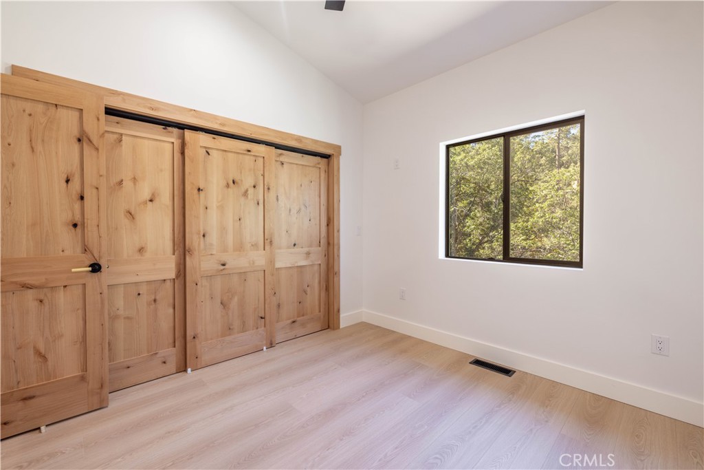 1436 Klamath Property Photo 32