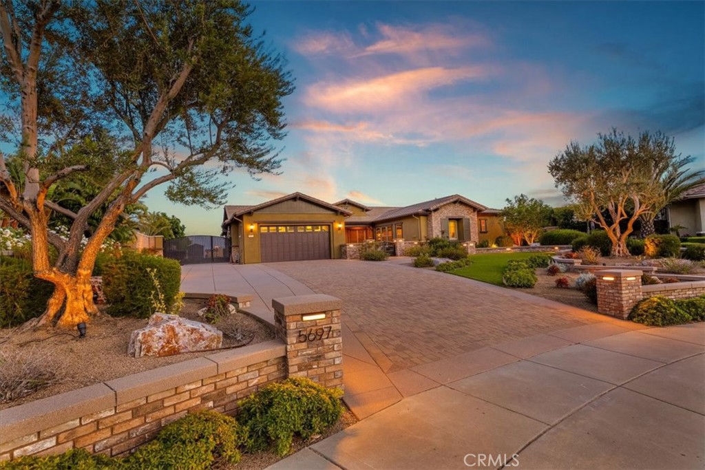 5697 Orion Place Property Photo 4