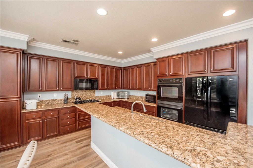 2815 Douglas Way Property Photo 3