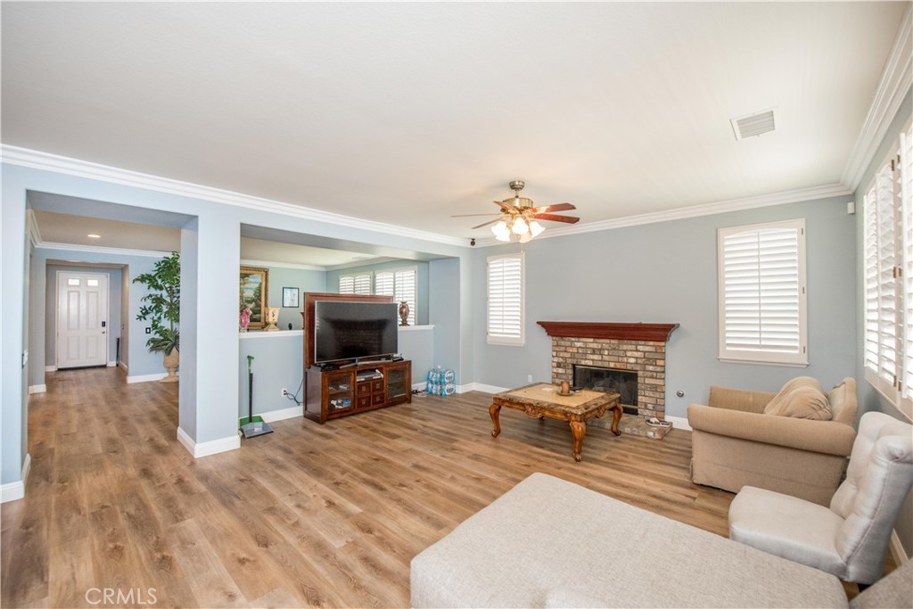 2815 Douglas Way Property Photo 8