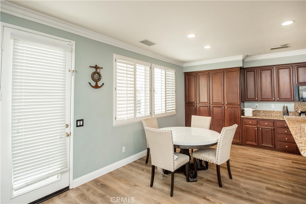 2815 Douglas Way Property Photo 12