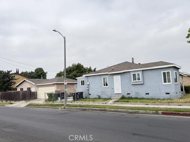 958 E 105th Property Photo 2