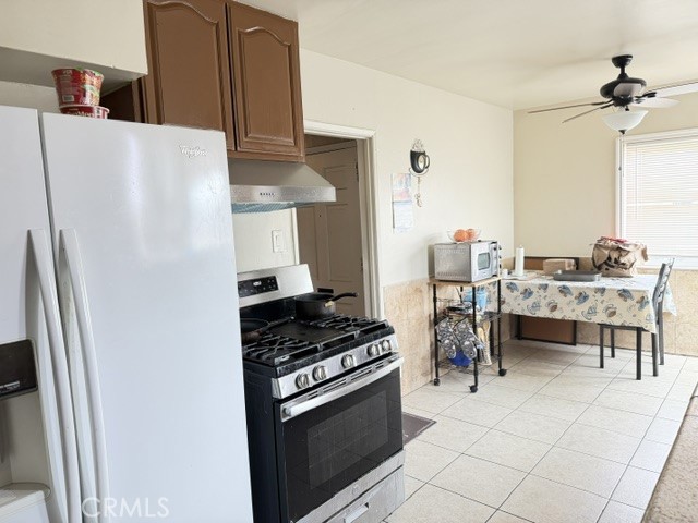 958 E 105th Property Photo 7