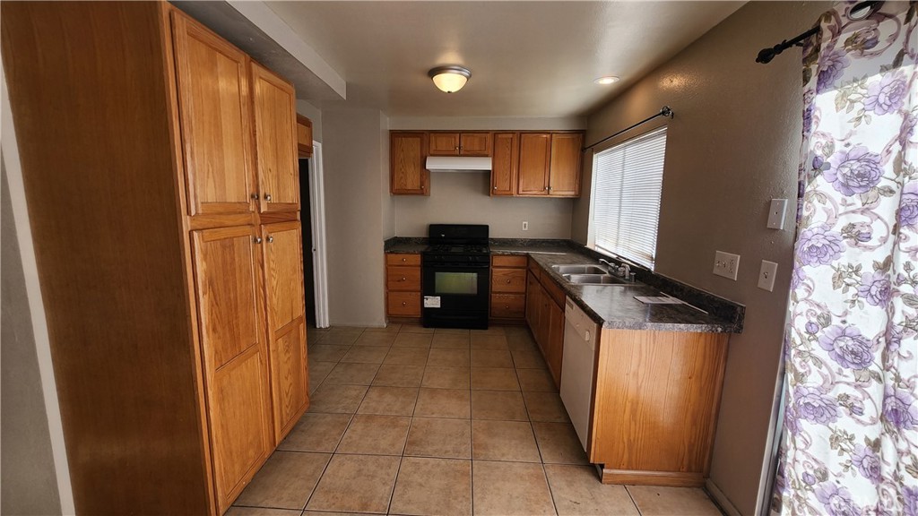 7964 Pinehurst Property Photo 7