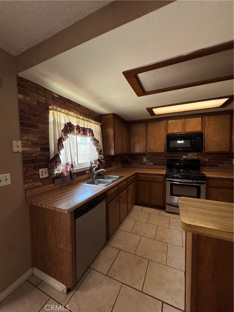 9765 Sycamore Property Photo 6