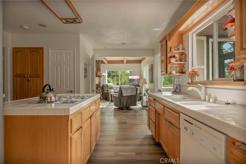 395 Primrose Property Photo 8