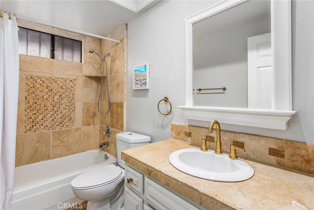 21815 Strawberry Lane Property Photo 25