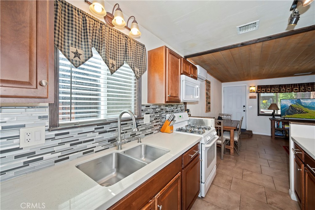 619 Elysian Property Photo 12