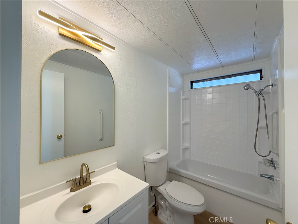 24414 University Avenue 44 Property Photo 15