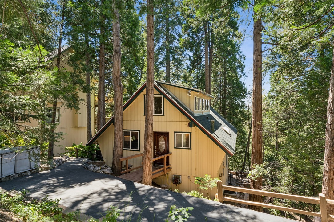 111 Grizzly Property Photo 3