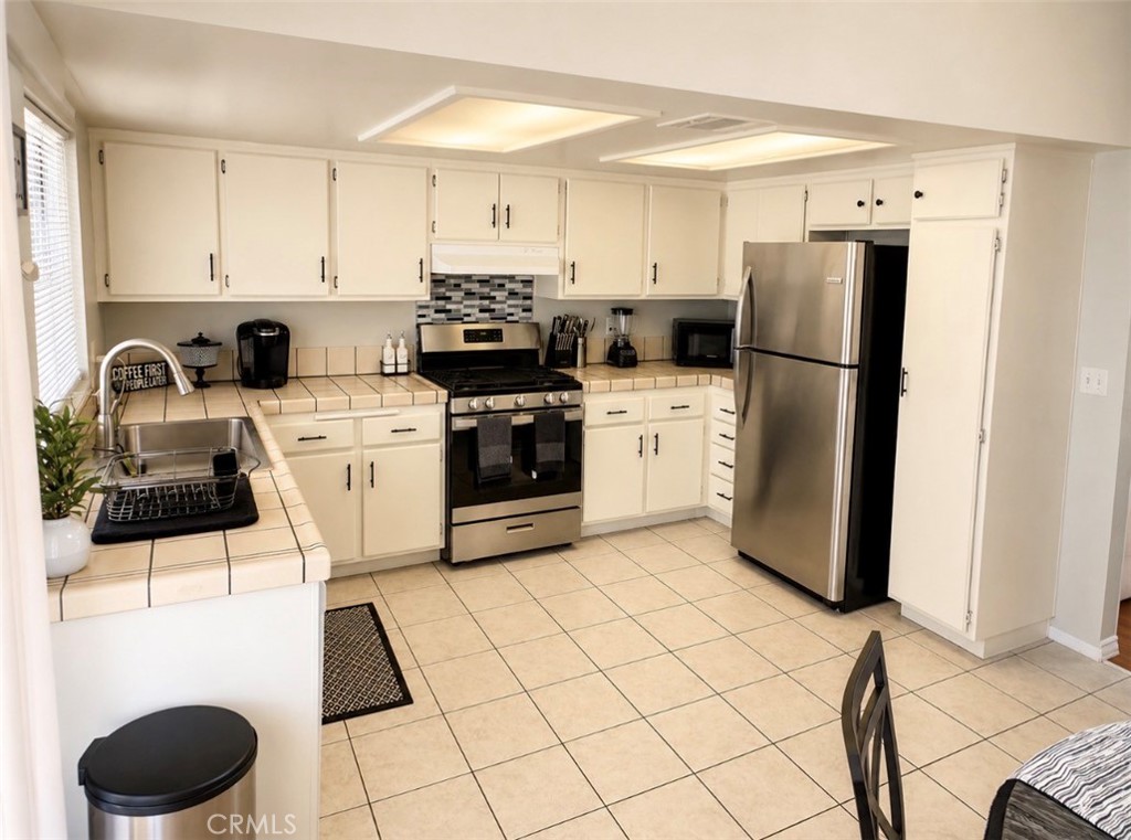 1315 E Ave J5 Property Photo 5