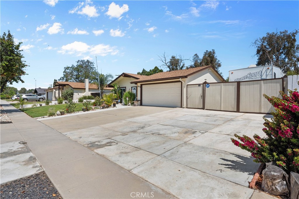 871 W Francis Property Photo 3