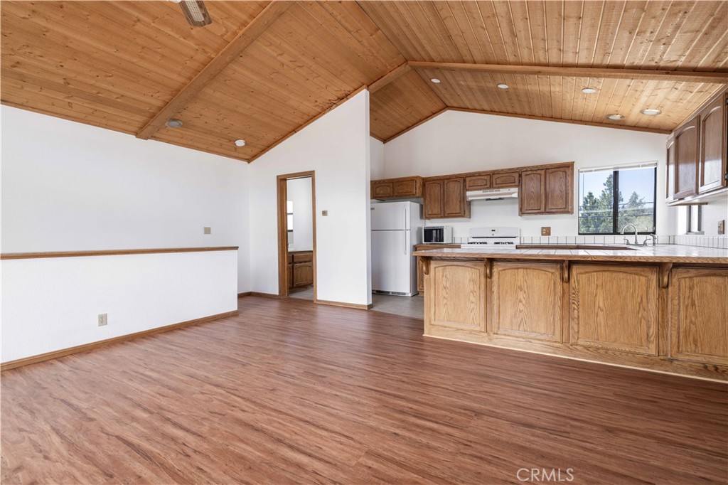 2115 State Lane Property Photo 6