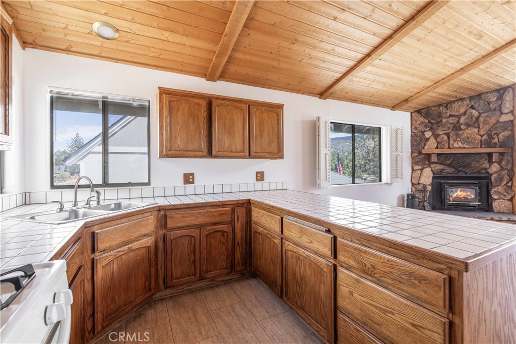 2115 State Lane Property Photo 7