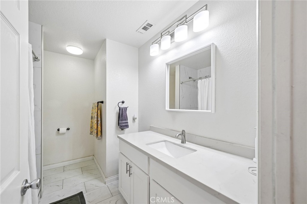 2634 Sheridan Road Property Photo 28