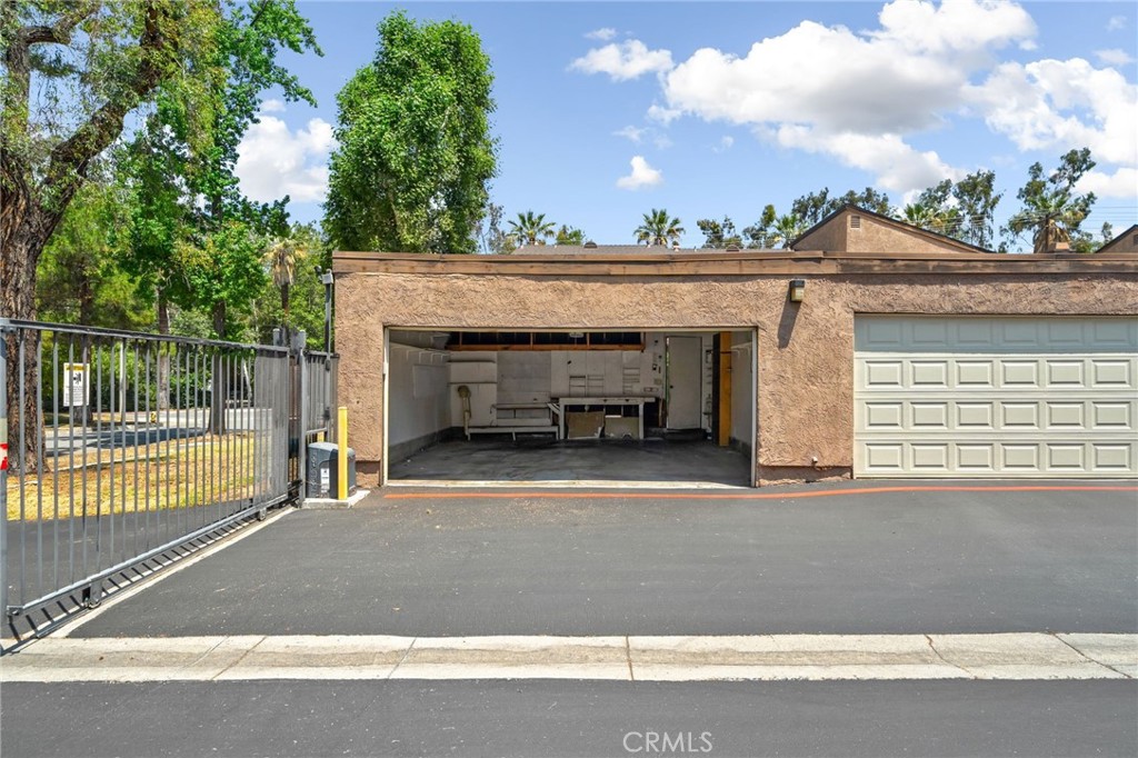923 W State Property Photo 27