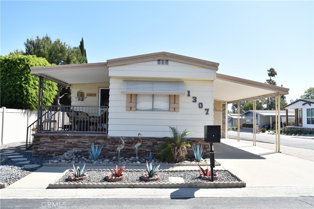 1307 Orangewood Square Property Photo 1
