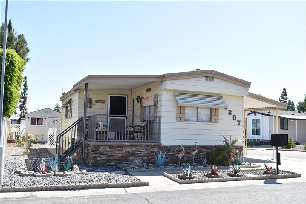 1307 Orangewood Square Property Photo 2