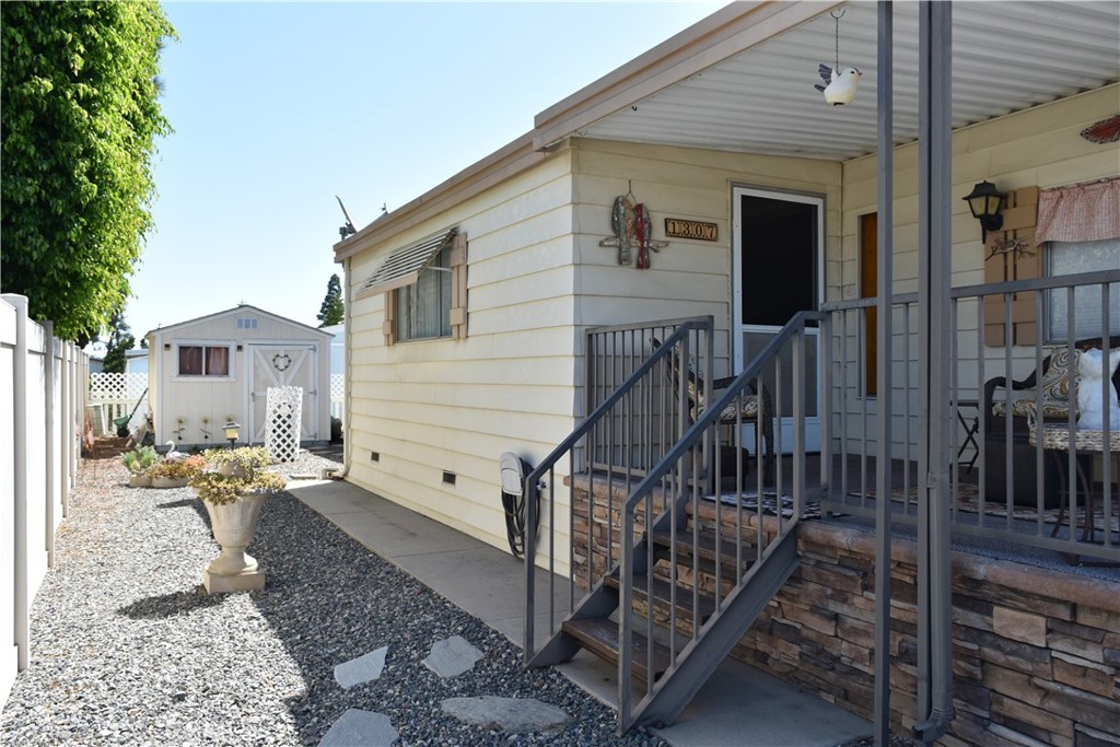 1307 Orangewood Square Property Photo 4