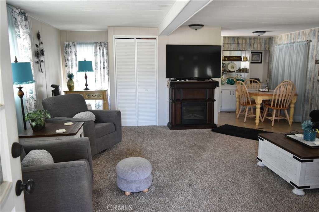 1307 Orangewood Square Property Photo 7
