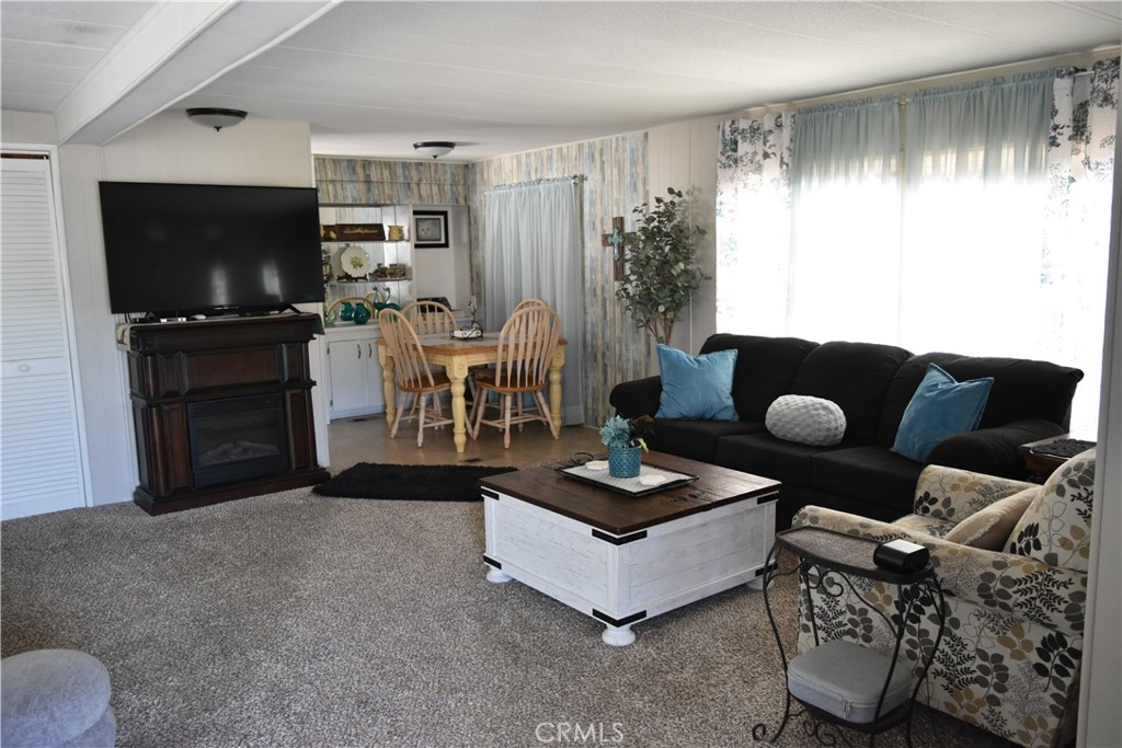 1307 Orangewood Square Property Photo 8