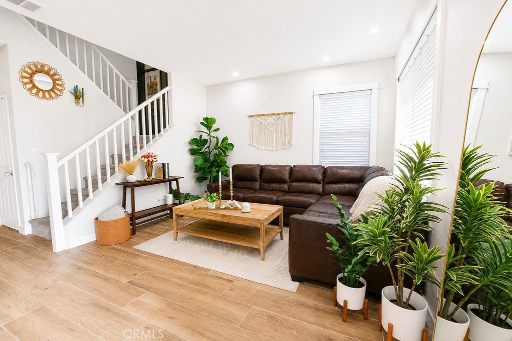 13064 Creekside Way Property Photo 4