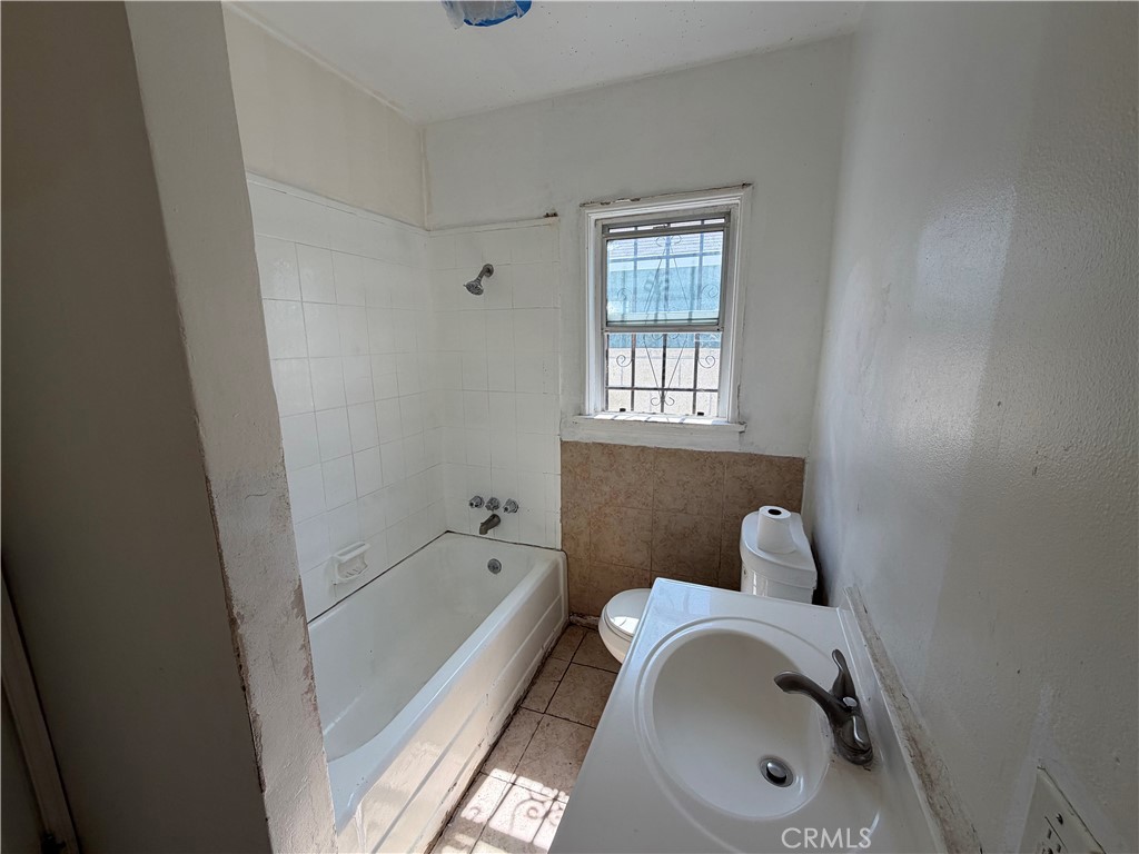 1249 W 90th Place Property Photo 6