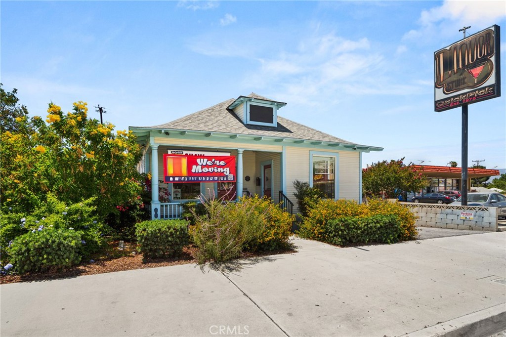 1107 Orange Property Photo 3