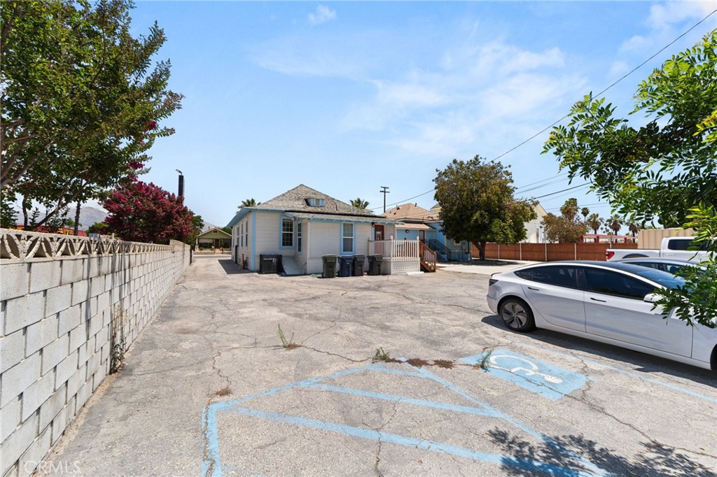 1107 Orange Property Photo 30